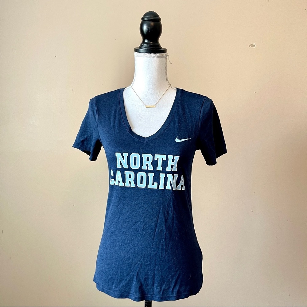 NIKE | Navy Blue V-Neck NORTH CAROLINA Tarheels Fitted DRI-FIT T-shirt Sz XS